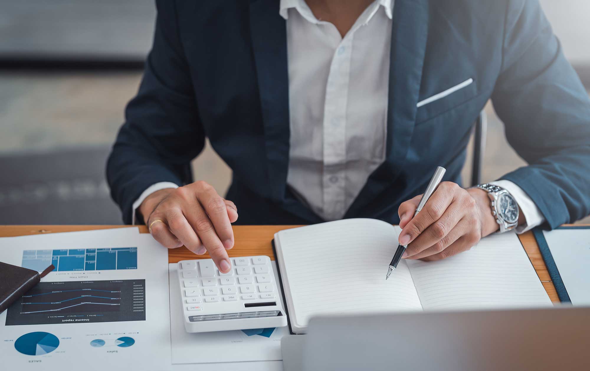 businessman-sitting-planning-analyze-investment-an-2023-11-27-05-05-52-utc.jpg businessman-sitting-planning-analyze-investment-an-2023-11-27-05-05-52-utc.jpg